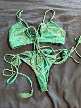 Rare find! Benoa Swim Green Leaf Print String Bikini